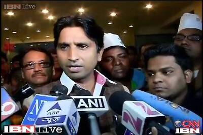 Uttar Pradesh: AAP's Kumar Vishwas takes on Rahul Gandhi again