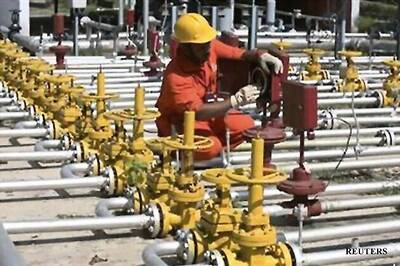 Government to set up urea plants along Rs 10 K-crore gas pipeline