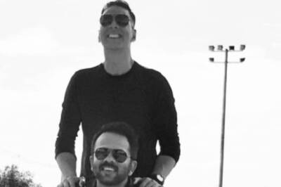 Akshay Kumar, Rohit Shetty Recreate Sholay's Iconic Jai-Veeru Moment Ahead of Sooryavanshi's Release