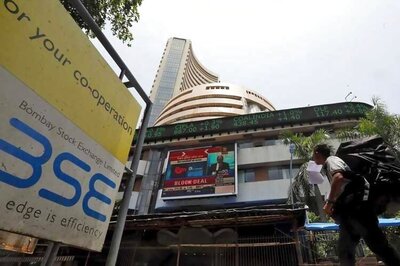Sensex ends 208 down, Nifty weak