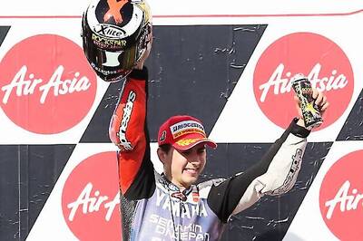 Watchful Lorenzo seals second MotoGP title