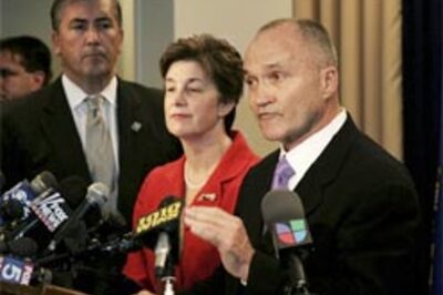 Plot to bomb NY airport: 4 arrested