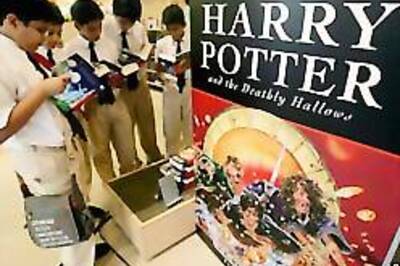 Radcliffe turns tea-boy on Harry Potter sets!