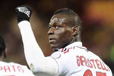 Balotelli helps Milan tighten grip on third place