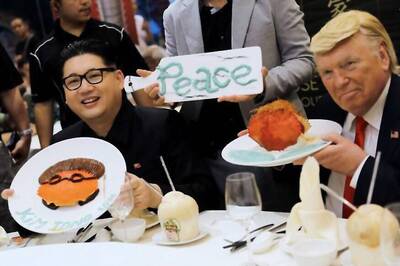 Trump and Kim Doppelgangers Hold ‘Singapore Summit’ Day Before the Real Deal