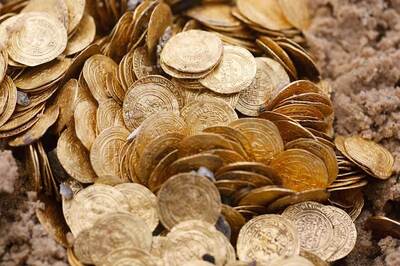 Demolition Team Finds Pot of Gold Worth 100,00 Euros in Abandoned House