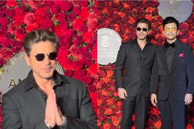 Amid Dunki Release, Shah Rukh Khan Makes a Dapper Appearance at Anand Pandit's Birthday Bash; Watch