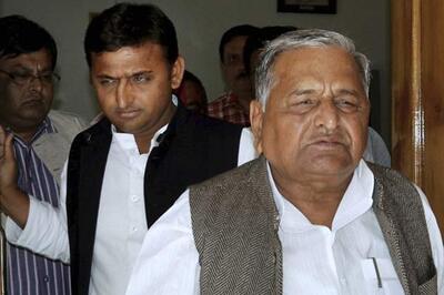 Only 'third force' can ensure development, says Mulayam