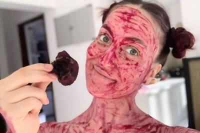 Elli AvrRam Turns Into 'Beetroot Ki Dukaan'