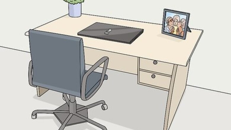 How to Decorate Your Desk at Work