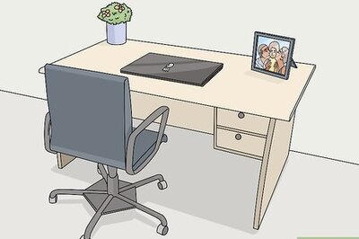 How to Decorate Your Desk at Work