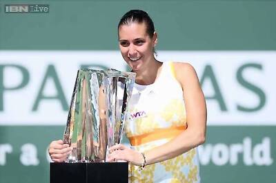 Pennetta beats injured Radwanska in Indian Wells final