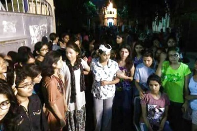 Protests Against Harassment Take Violent Turn at Banaras Hindu University, Police Lathicharge Girls