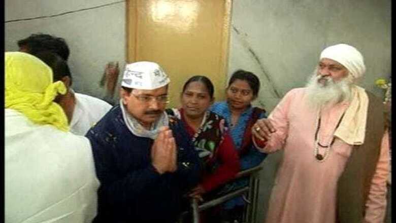 Before filing nomination for Delhi polls, Kejriwal holds roadshow till Jantar Mantar