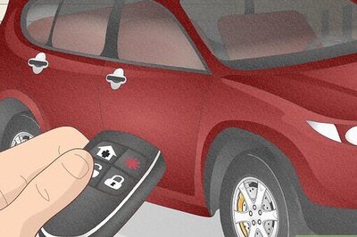 How to Roll Down the Windows With Your Key Fob