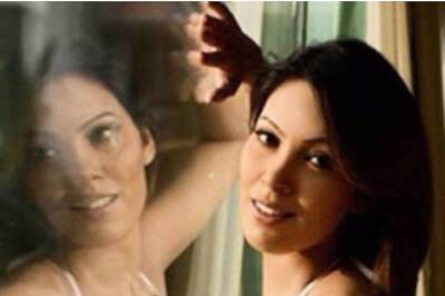 Taarak Mehta Ka Ooltah Chashmah's Munmun Dutta aka Babita Ji Raises Temperature in Bikini Pics