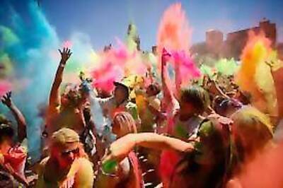 Cultural programme enthrals pilgrims during Holi celebration