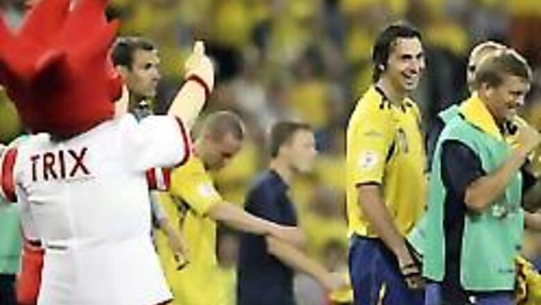 Spain thump Russia | Sweden get the better of Greece