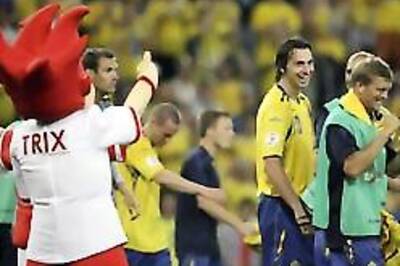 Spain thump Russia | Sweden get the better of Greece