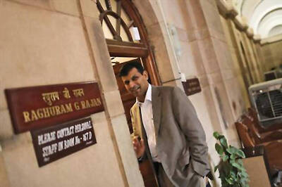 RBI Governor meets Chidambaram, discusses economic situation