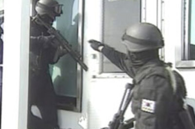 S Korea shows might, won't pet North