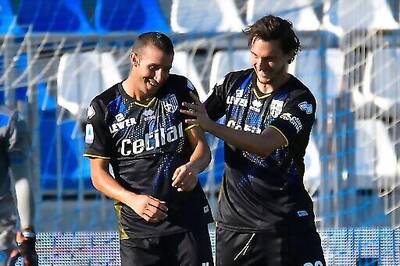 Inter keeps slim Serie A title hopes alive beating Genoa 3-0