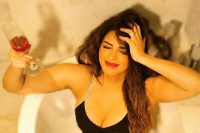 Sexy! Shama Sikander Flaunts Her Curves As She Sips Wine In A Bathtub, Hot Photos Go Viral; See Here