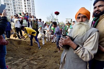 Haryana Khap Urges Dairy Farmers to Hike Milk Rates in Protest Against Farm Laws, Rising Fuel Prices