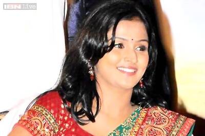 Actor-singer Remya Nambeesan happy to play village-based character in Tamil comedy 'Naalu Polisum Nalla Irundha Oorum'