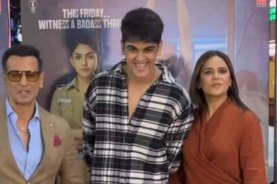 Ronit Roy Poses With Son And Wife At Special Screening Of Gumraah; Watch