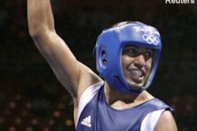 Akhil knocks out world champ, enters quarters