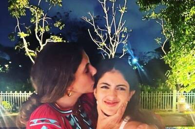 Shweta Bachchan Plants Kiss on Navya Naveli Nanda's Head in Adorable Pic from New Year's Eve