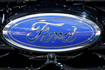 Ford Considers Closing Plants in US Because of Engine Shortage From Mexico