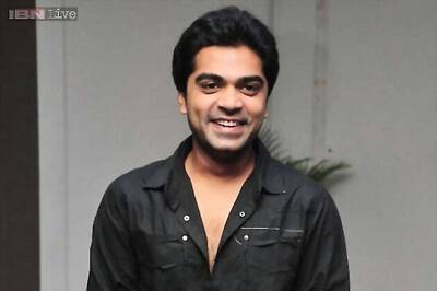 Simbu sings 'Desi desi girl' for Prashanth 's action-comedy 'Saahasam'