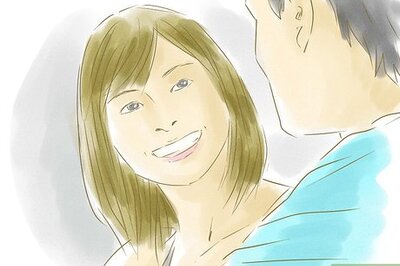 How to Nonverbally Flirt with a Guy