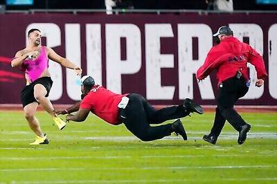 Judge Nixes Plea Deal For 2 Accused Of Super Bowl Field Run