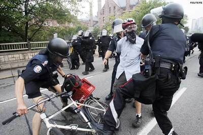 Anti-G20 protesters clash with police in Toronto