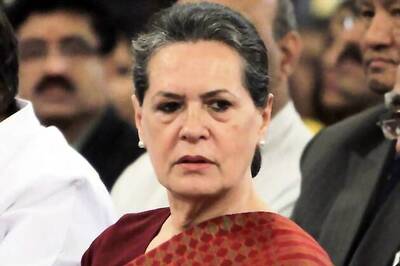 Delhi gangrape: Sonia visits victim in hospital