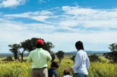 Kareena Kapoor, Saif Ali Khan Enjoy Tanzania Holiday with Taimur and Jeh, Send Out Holi Wishes; Photo