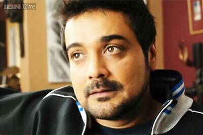 Suchitra Sen gave a kiss on my cheek while I was shooting 'Chotto Jigyasha', says Prosenjit Chatterjee