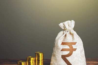 Rupee Gains 21 Paise To Close At 81.74 Against US Dollar