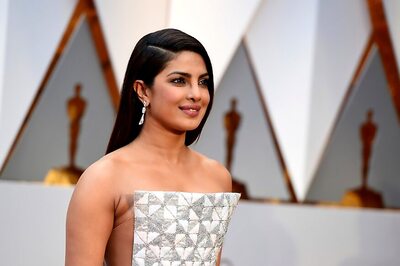 Oscars 2017: Priyanka Chopra Is a Vision In This Pearly White Ensemble