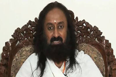 Arvind Kejriwal 'deeply hurt' by Sri Sri Ravi Shankar's criticism
