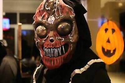 Angelina, Brad scare neighbours on Halloween night