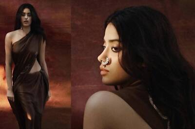 Hot! Janhvi Kapoor Exudes Class in a Sultry Saree and Stunning Nath; See Photos