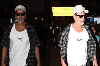 Akshay Kumar Maintains Distance From Fan While Taking Selfie, Proudly Flaunts His White Beard; Watch