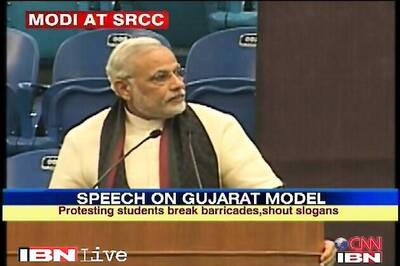 Modi outlines his vision to develop India, Cong not impressed