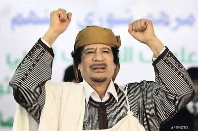 Gaddafi's shirt, wedding ring up for sale