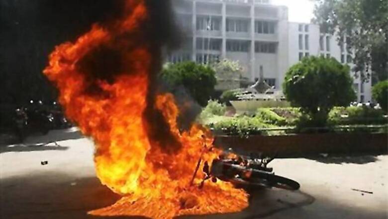 Dangerous divide between Islamic world, West
