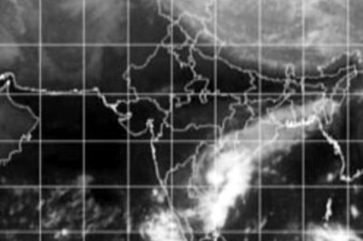Cyclone forms over AP, 10,000 evacuated